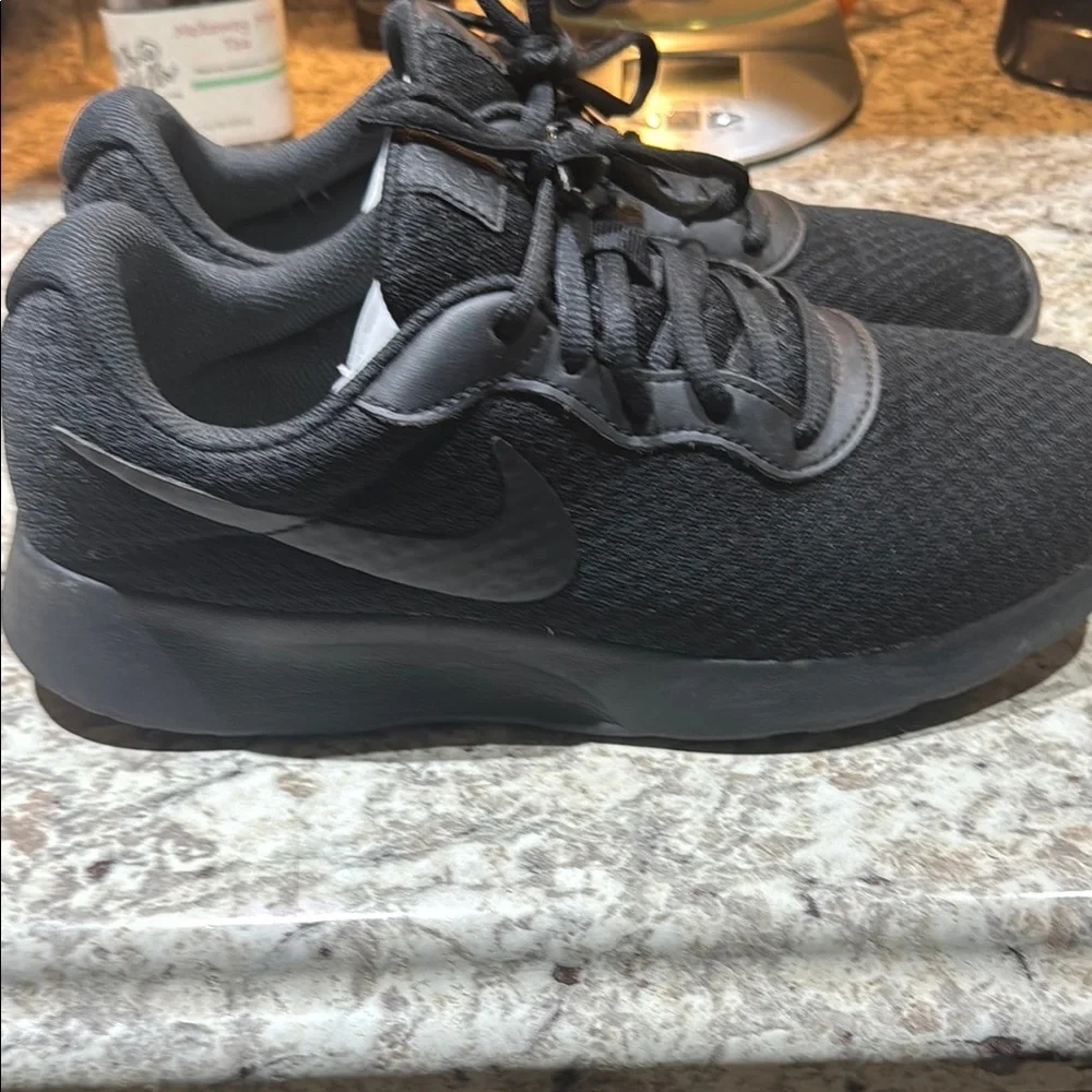Nike Women's Black Athletic Shoes - Picture 2 of 5